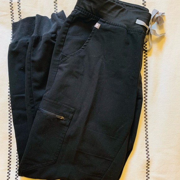 Figs Scrubs. Joggers with double pocket top. - Picture 6 of 8